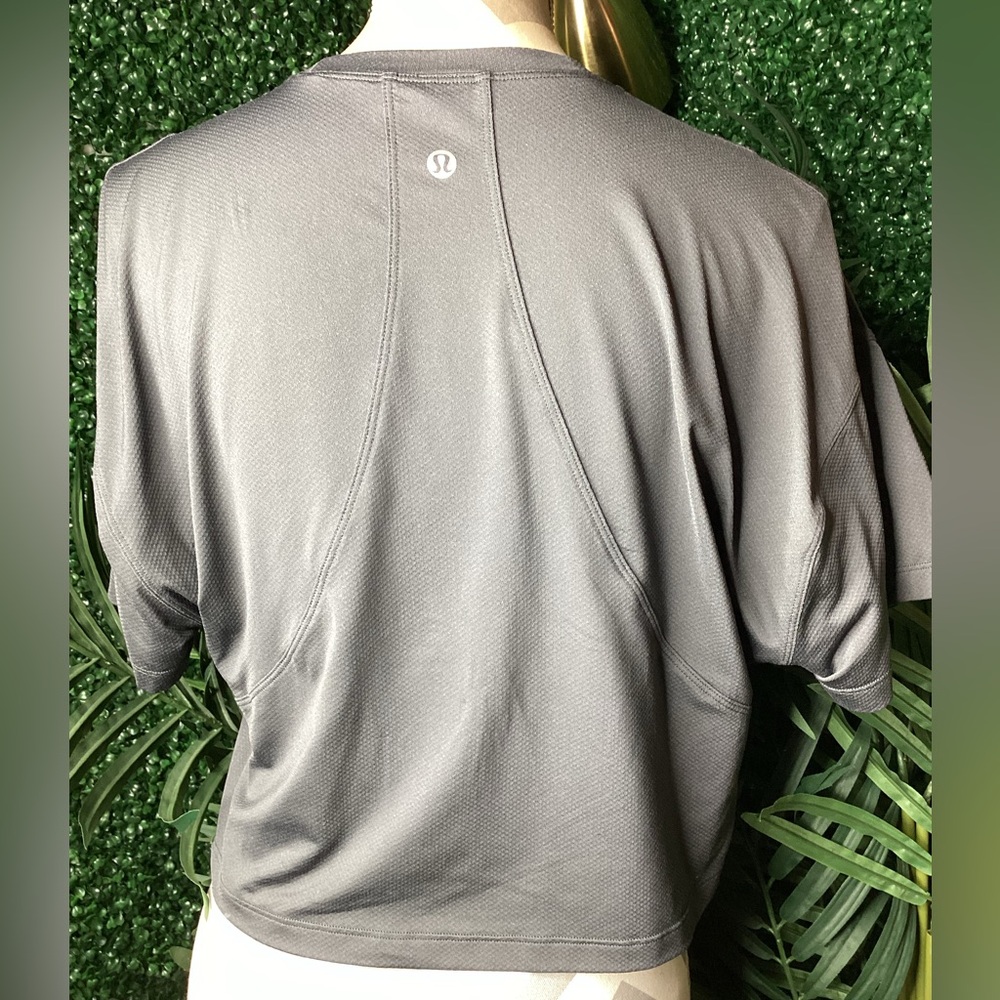 lululemon athletica Gray Crop Top - Picture 5 of 8